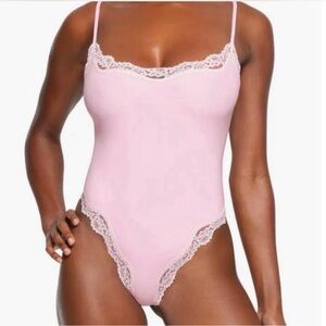 🌸Skims Light Pink Fits Everybody Lace Bodysuit Size XL🌸